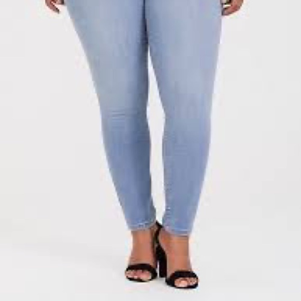 Torrid high waisted Luxe Skinny jeans - Picture 2 of 16